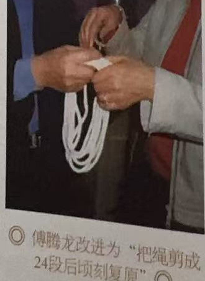 特写:一双手正把白绳一段段理在指间